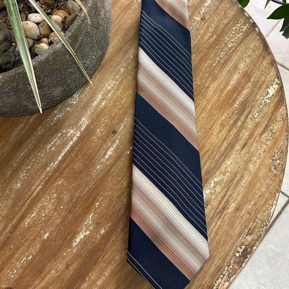 Beau Brummell polyester tie.